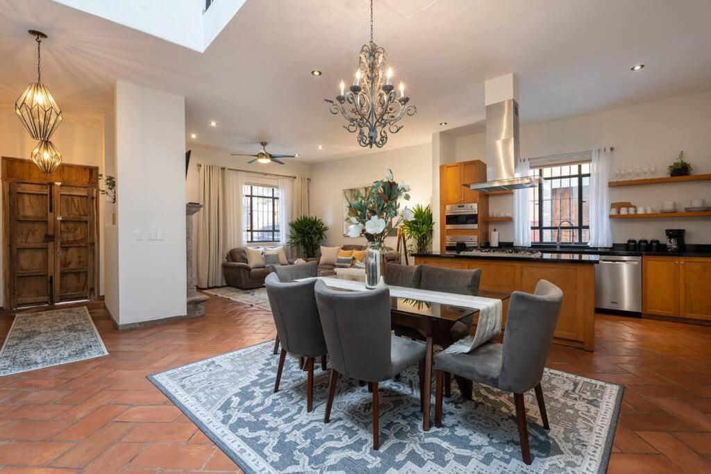 Elegant 3Br Home With Rooftop & Grill In Centro San Miguel ซานมิเกล เด อาเญนเด ภายนอก รูปภาพ